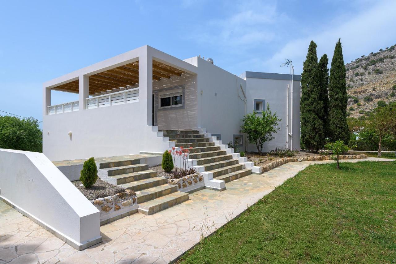 Evelyn Villa Pefki